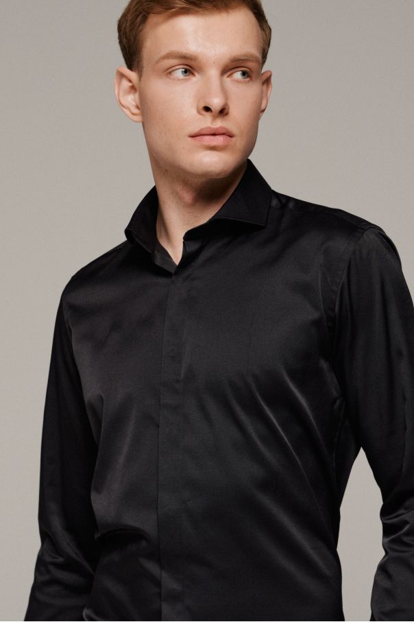 Рубашка мужская черная, закрытая планка, с акульим воротником (Regular fit)