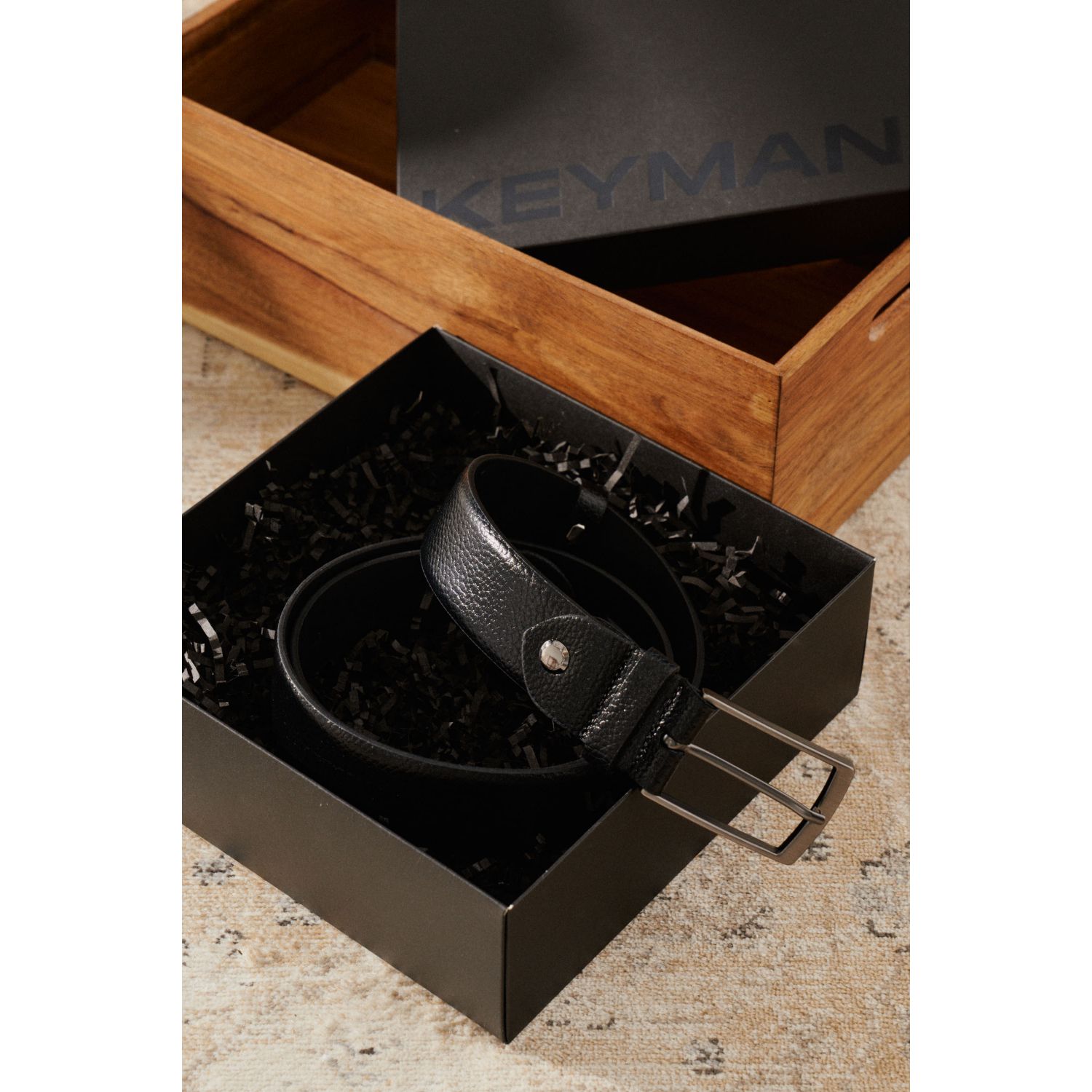 Пример подарочного набора Keyman (фирменная коробочка и черный ремень)