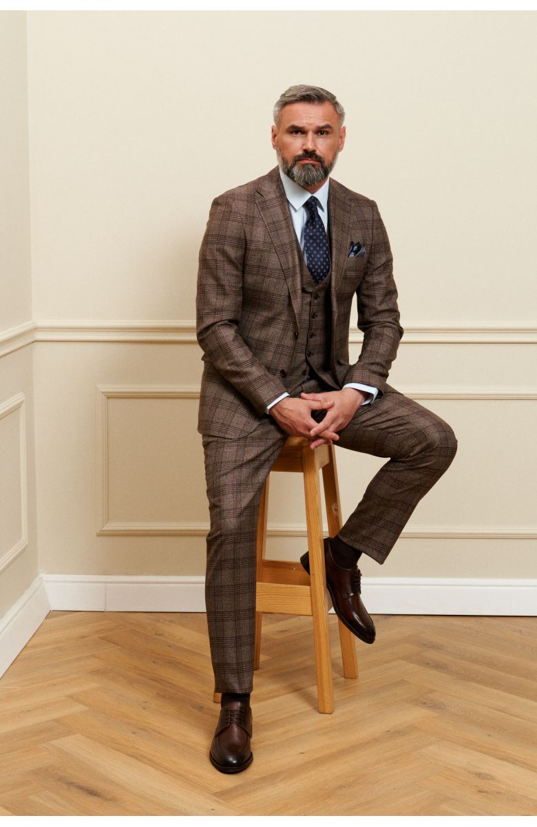 Комплект на корпоратив с светло-коричневым костюмом, в коричнево-голубую клетку глен (костюм, рубашка, туфли, галстук, нагрудный платок)