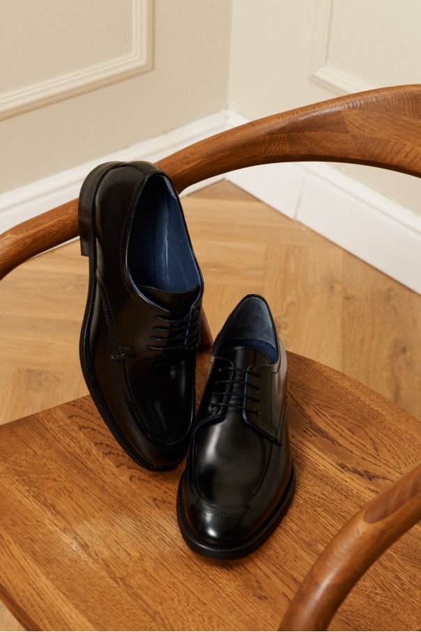Туфли мужские дерби черные глянец с полукруговым швом на мыске (moc toe)