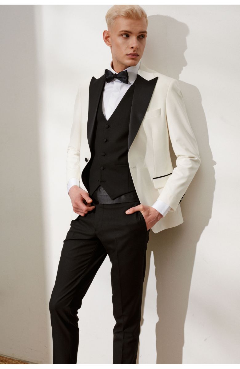 Комплект на выпускной с белым смокингом с черными итальянскими лацканами (костюм тройка, рубашка, ремень, туфли, бабочка)