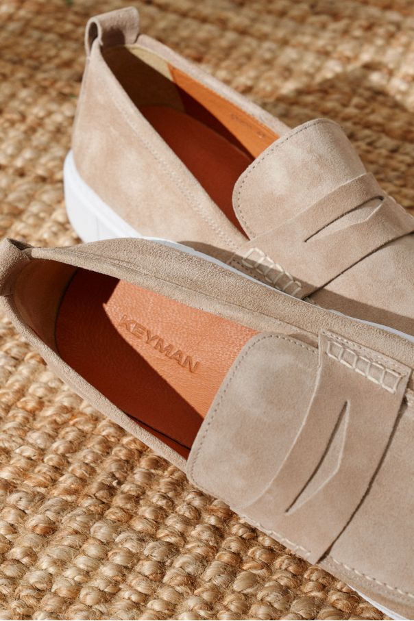 Туфли мужские светло-бежевые замшевые слипоны пенни-лоферы (slip-on penny loafers)