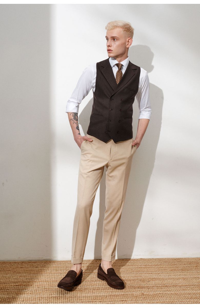 Комплект в офис с коричневым однотонным жилетом ( жилетка, брюки, рубашка, галстук, туфли, ремень)