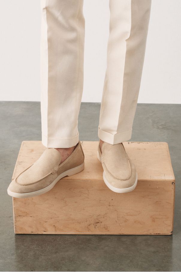 Туфли мужские светло-бежевые замшевые лоферы, облегченные (summer walk loafers)