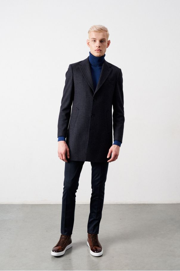 Пальто мужское демисезонное, синее в бордово-чёрную "гусиную лапку", с английскими лацканами