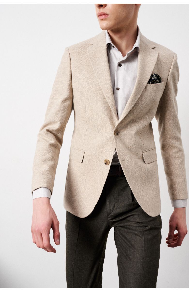 Комплект на выпускной с бежевым пиджаком в мелкую фактуру (пиджак, рубашка, брюки, туфли, ремень, нагрудный платок)