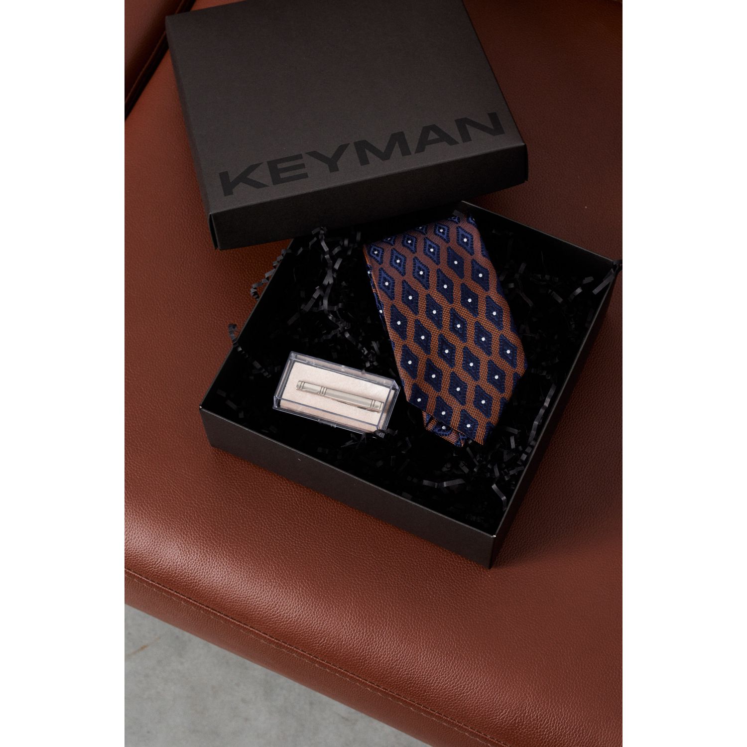Пример подарочного набора Keyman (фирменная коробочка, галстук итальянский шелк и зажим)