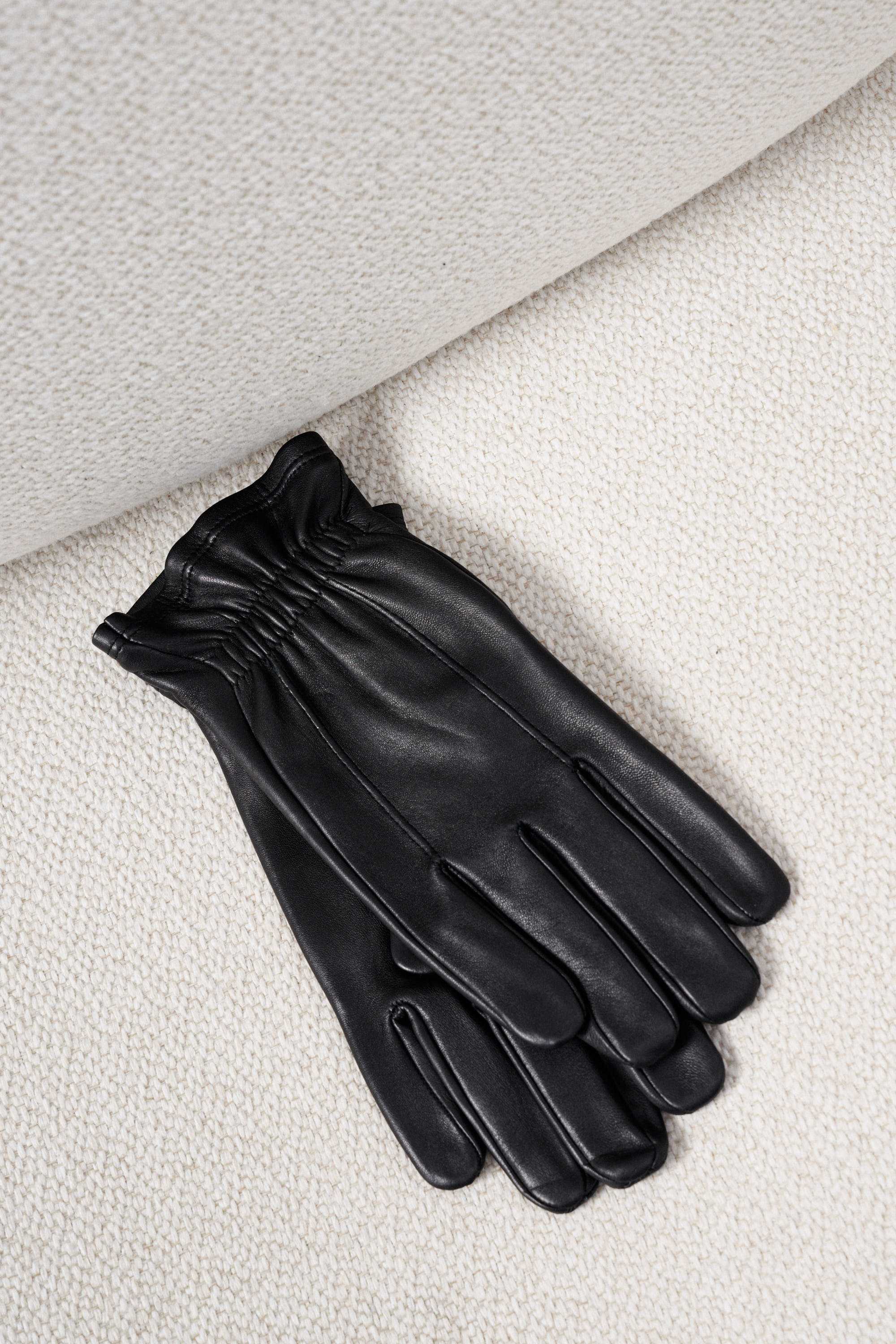Перчатки мужские кожаные черные на резинке с двумя строчками