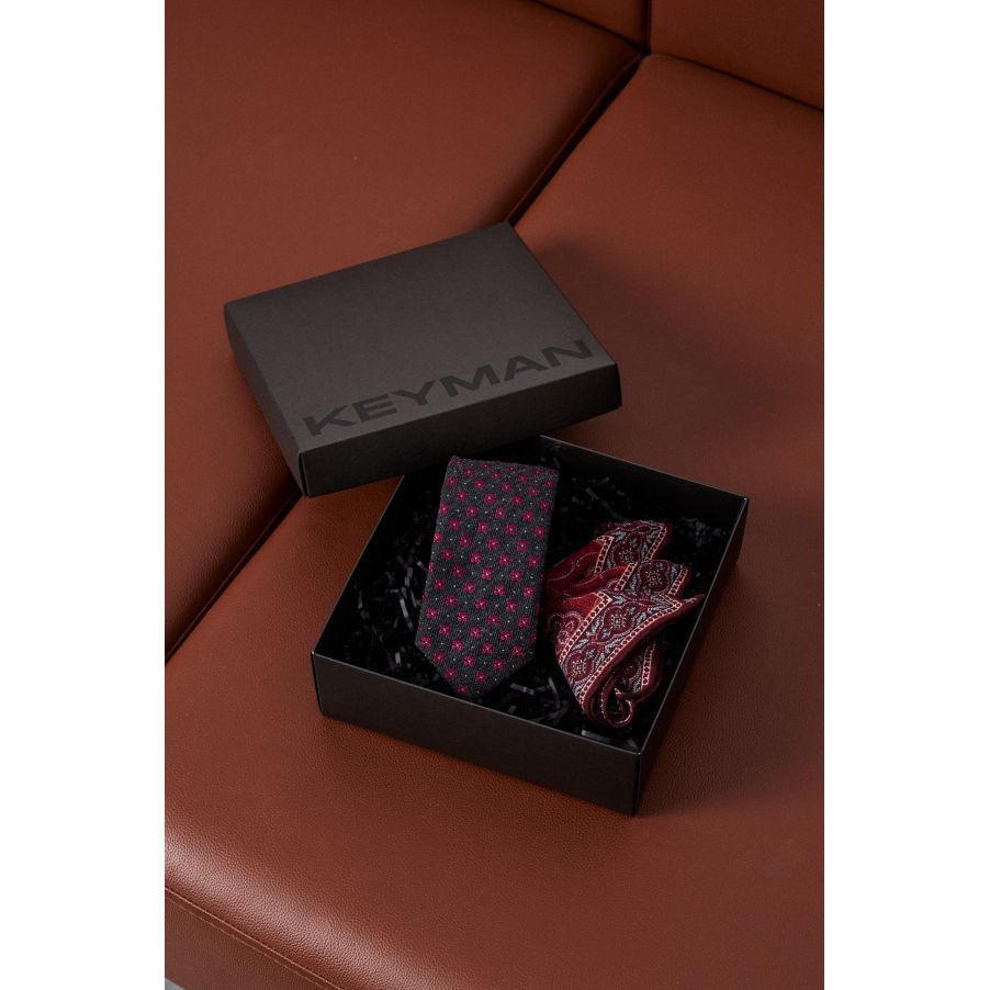 Пример подарочного набора Keyman (фирменная коробочка, платок в карман пиджака, галстук)
