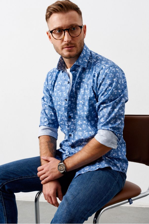 Рубашка мужская мужская голубая под "джинс" в цветочный принт, классика воротник