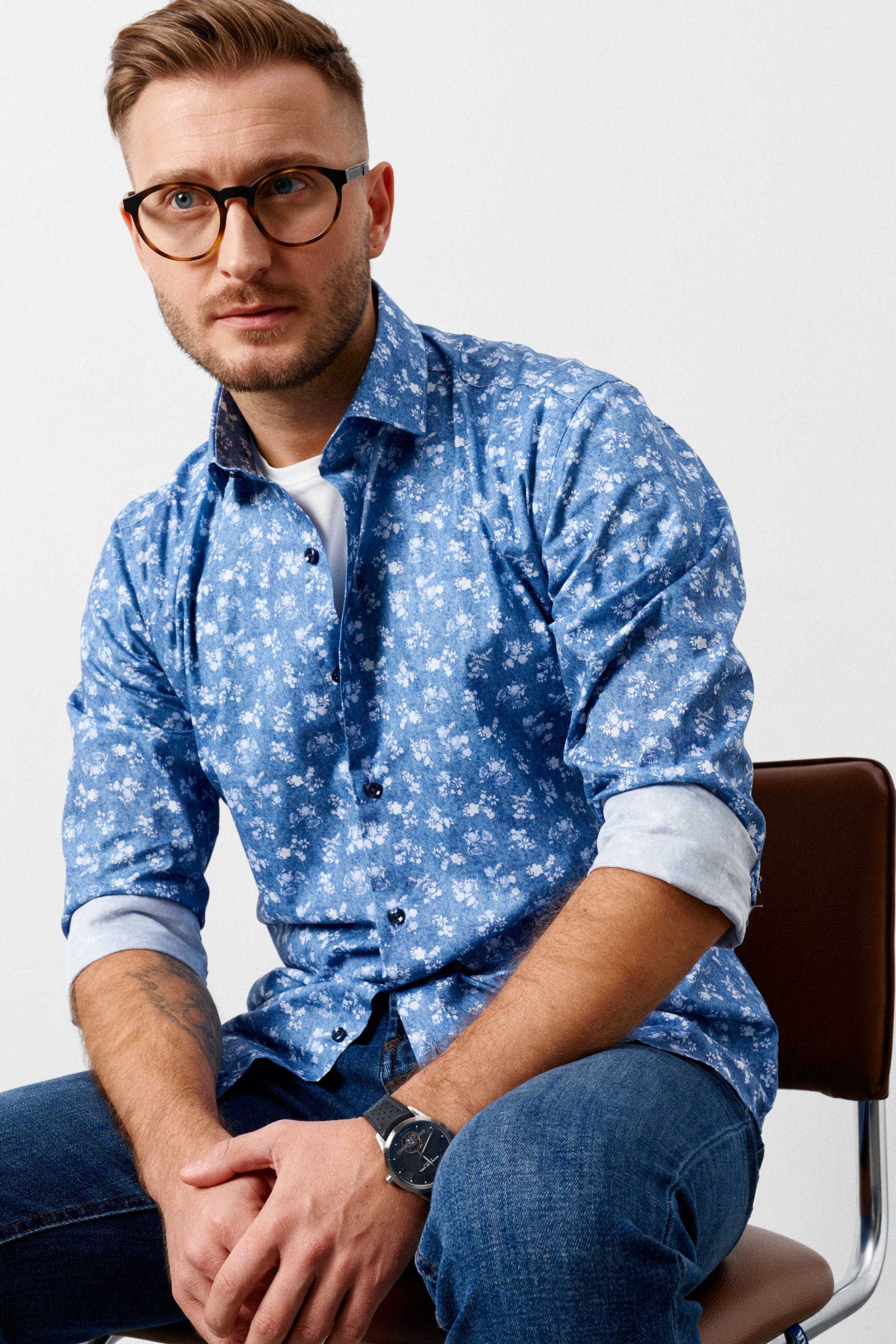 Рубашка мужская мужская голубая под "джинс" в цветочный принт, классика воротник