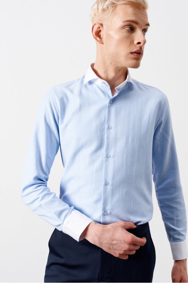 Рубашка мужская в бело-голубую фактуру, с белым воротничком и манжетами