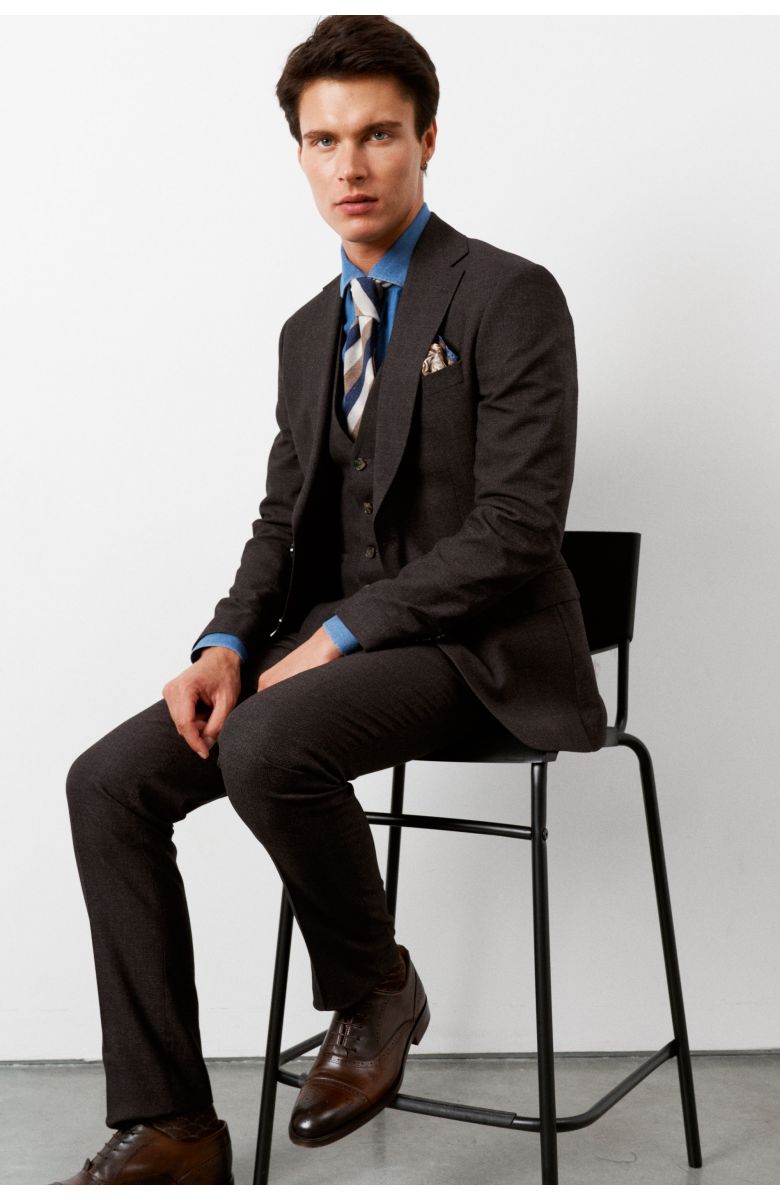 Комплект на корпоратив с бордовым костюмом с серыми вкраплениями (костюм, туфли, рубашка, ремень, платок, галстук)