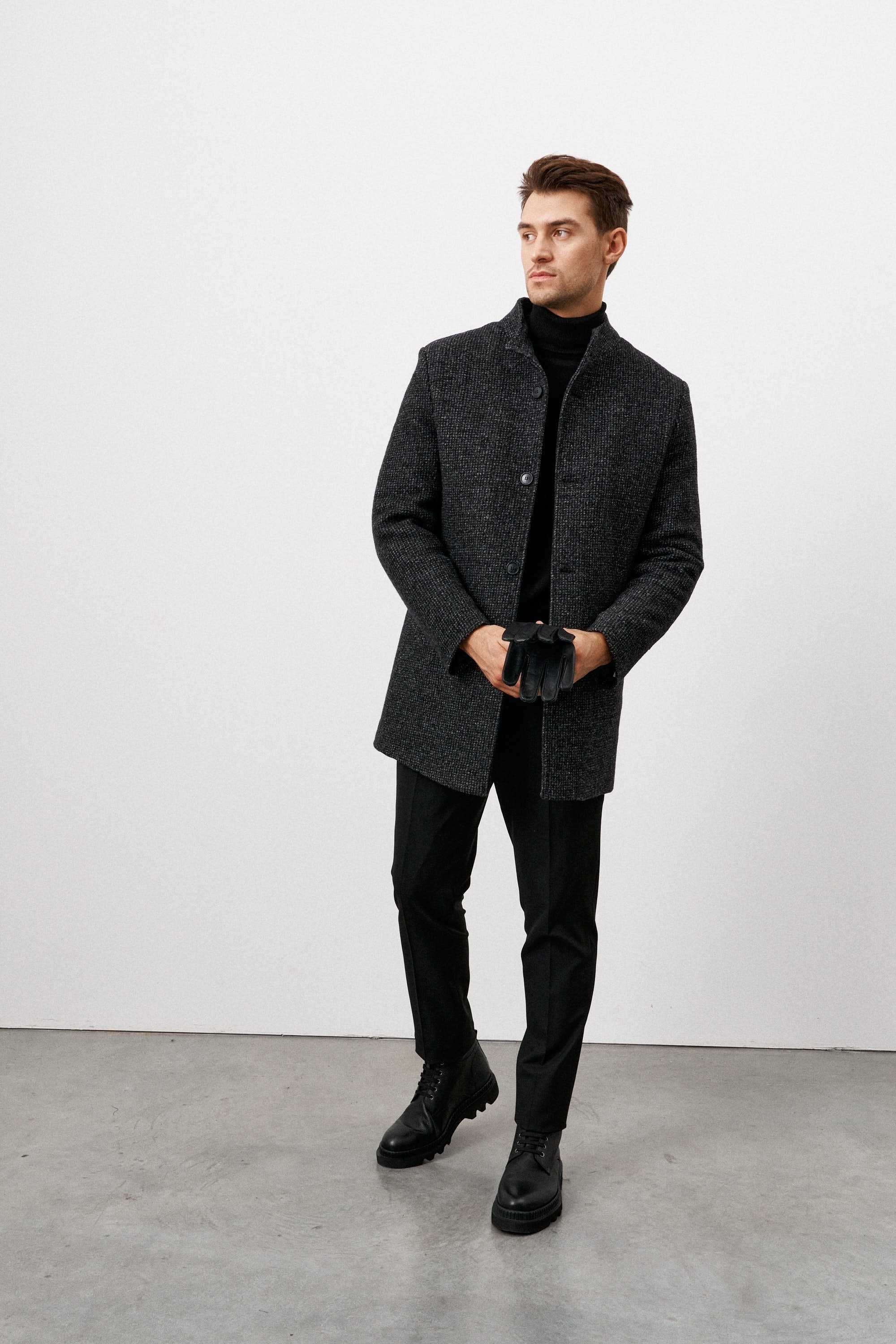 Пальто мужское утепленное, черное с серыми вкраплениями, воротник стойка