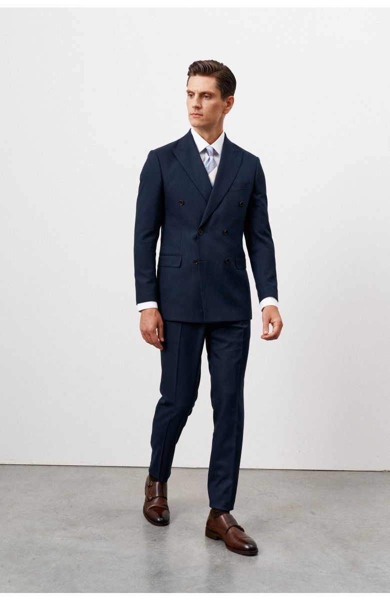 Комплект на корпоратив с двубортным темно-синим костюмом (костюм, туфли, рубашка, галстук)