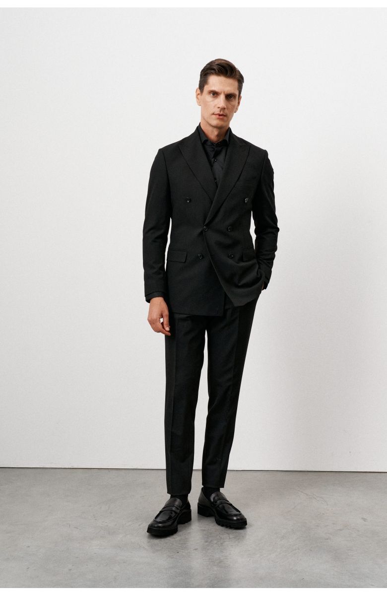 Комплект на корпоратив с двубортным черным костюмом (костюм, туфли, рубашка)