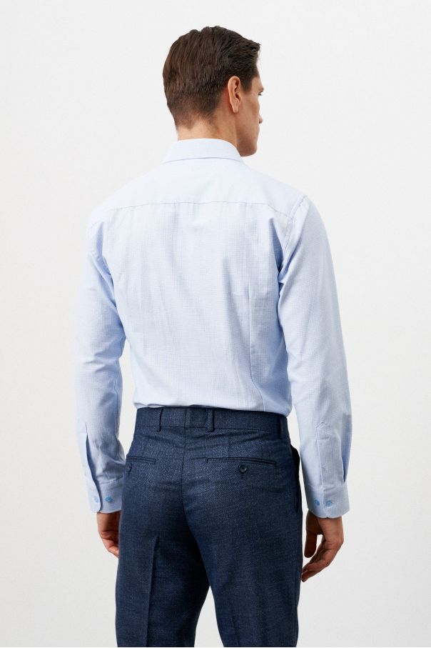Рубашка мужская голубая фактурная в квадратный узор, классика воротник