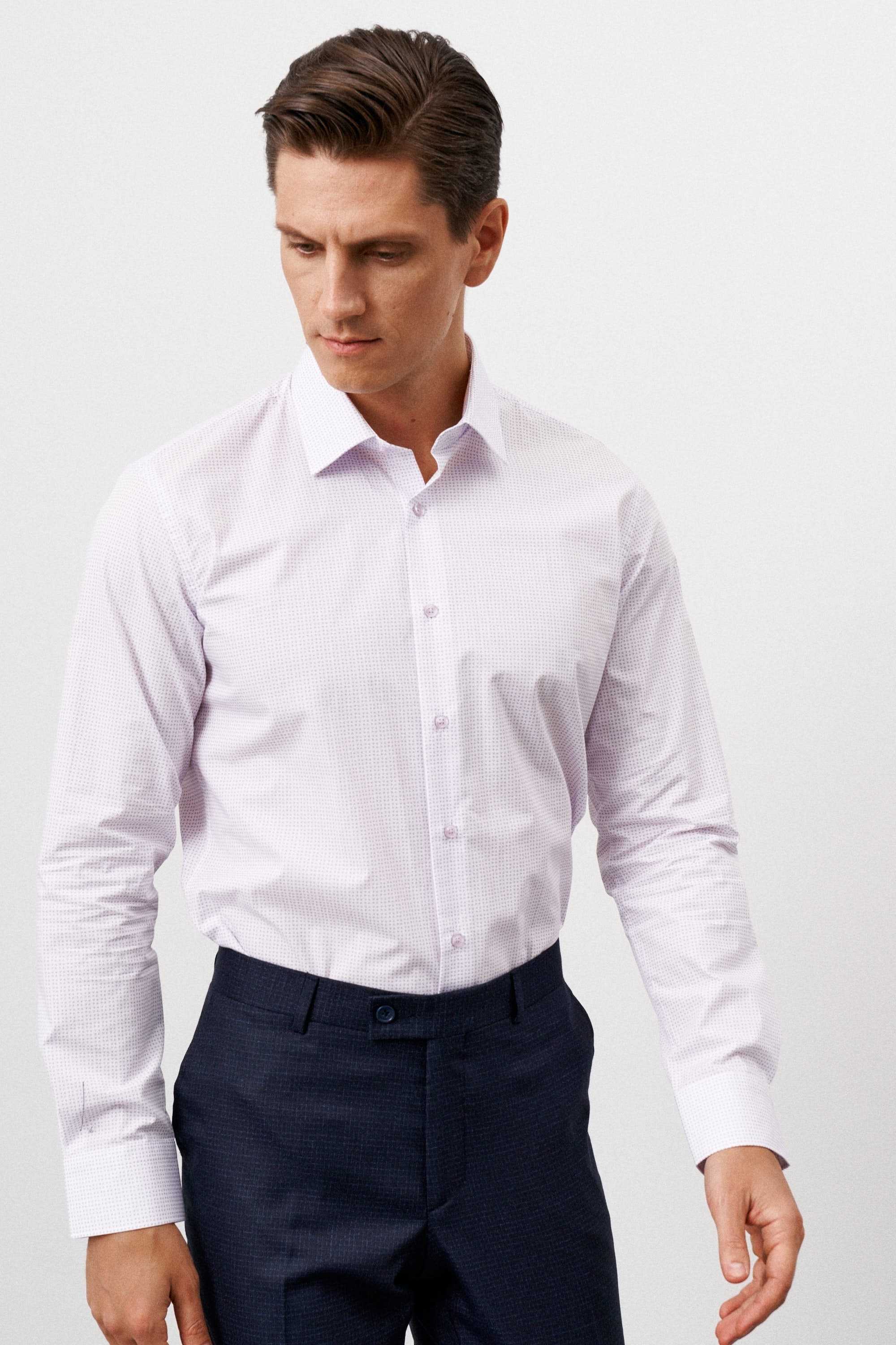 Рубашка мужская бледно-розовая, в мелкий розово-фиолетовый узор, классика воротник