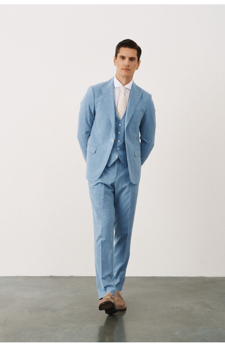 Комплект на выпускной с голубым костюмом из легкой ткани (костюм, рубашка, обувь, галстук)