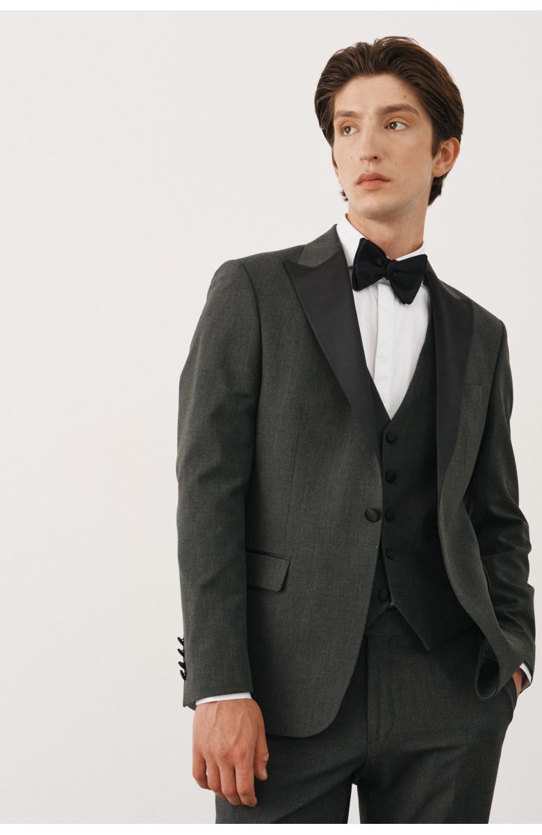 Комплект на свадьбу с серым смокингом (костюм, рубашка, обувь, нагрудный платок, бабочка)