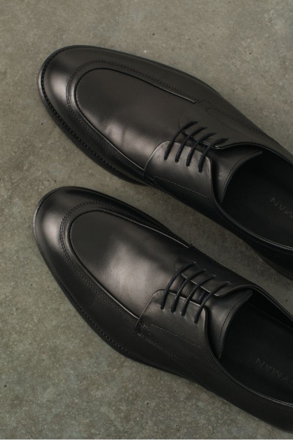 Туфли дерби черные с полукруговым швом на мыске