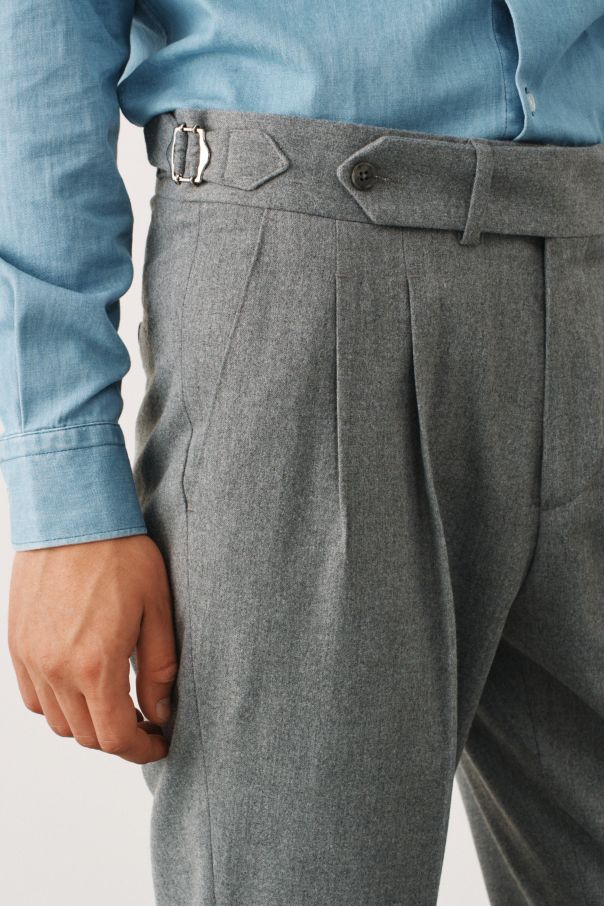 Брюки светло-серые из мягкой фланели с защипами