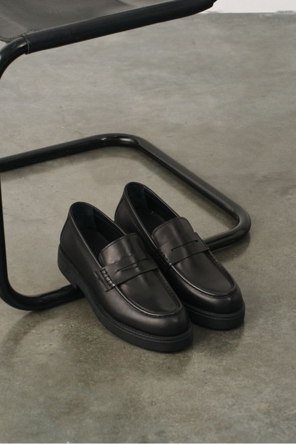 Пенни-лоферы черные на высокой гладкой подошве