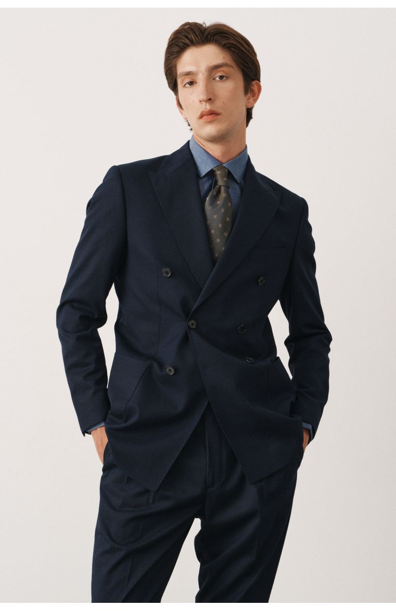 Комплект на корпоратив с двубортным костюмом с накладными карманами (костюм, рубашка, галстук, обувь)