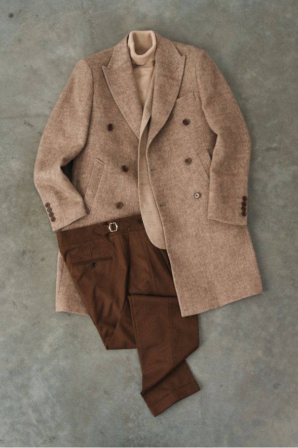 Пальто двубортное серо-бежевое в крупную елочку