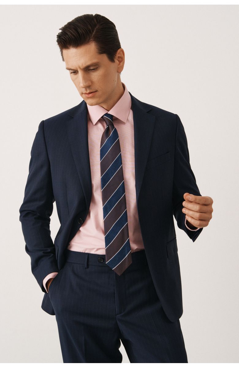 Комплект на выпускной с темно-синим костюмом в тонкую полоску из деликатной шерсти (костюм, рубашка, обувь, галстук)