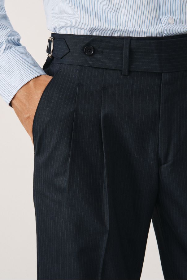 Брюки синие в тонкую полоску с защипами