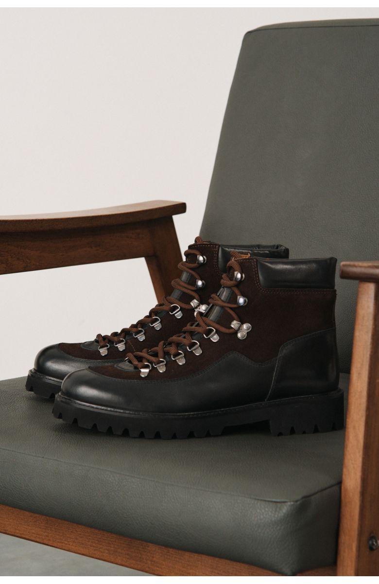 Ботинки черно-коричневые со шнуровкой, в стиле hiking boot