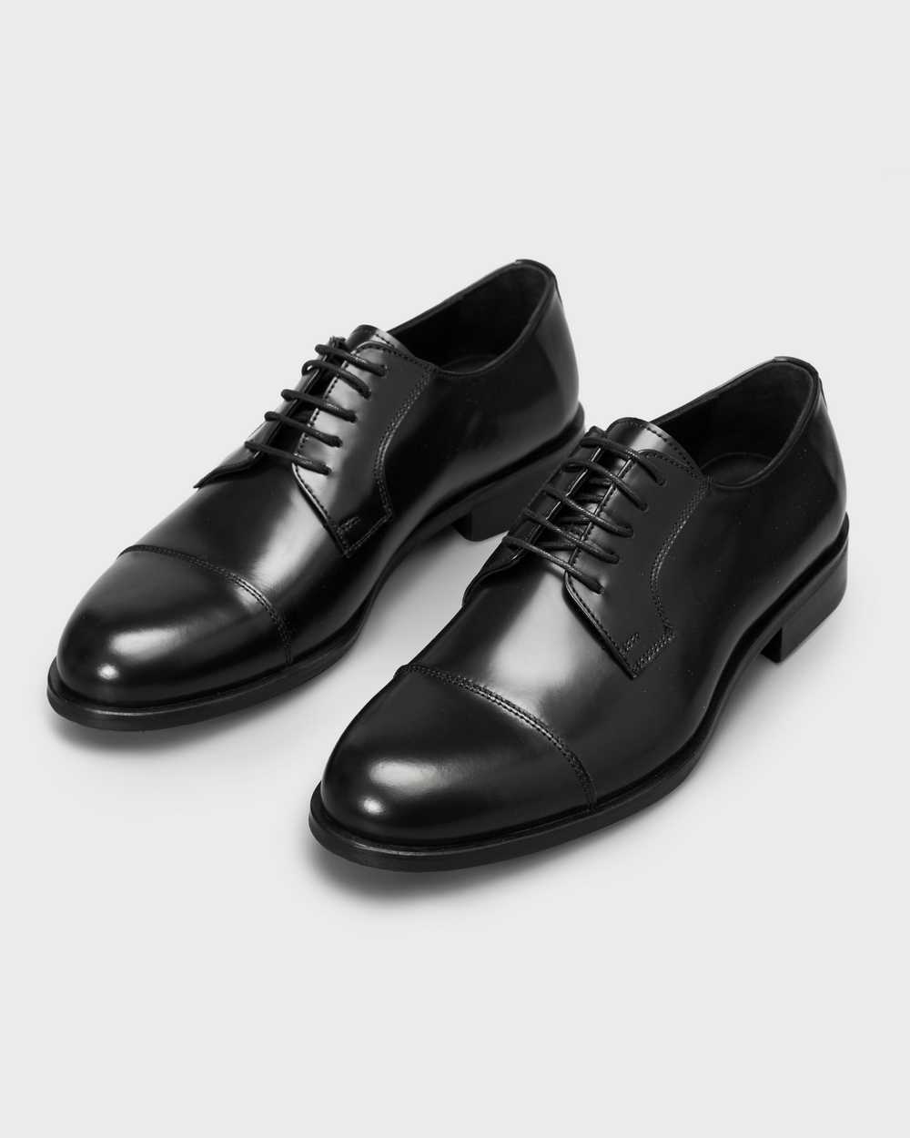 Туфли мужские дерби черные глянцевые, с отрезным мысом и декоративной строчкой