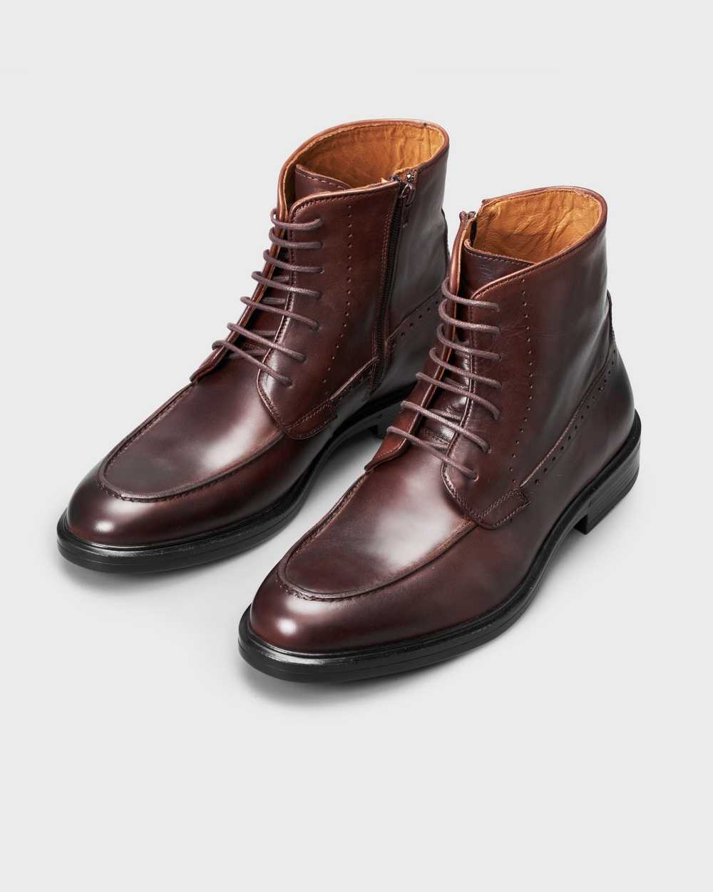 Ботинки мужские коричневые на шнурках и замке с полукруговым декоративным швом (moc toe)
