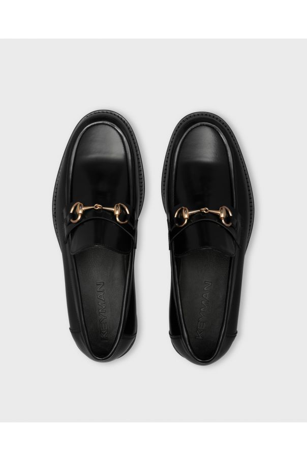 Туфли мужские лоферы черные, глянцевая кожа, с декоративной золотой пряжкой