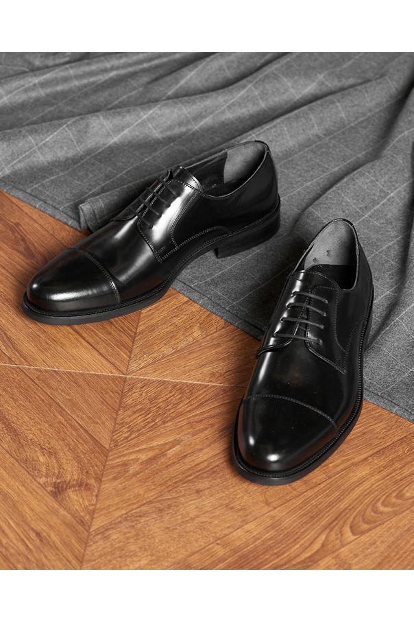 Туфли мужские дерби черные глянцевые, с отрезным мысом, на каучуковой подошве
