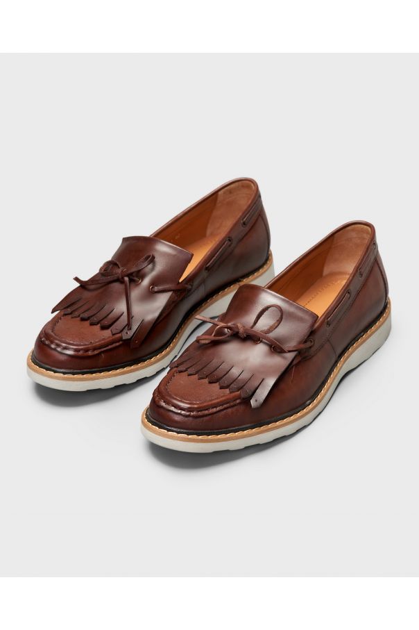 Туфли мужские топсайдеры коричневые с кисточками на белой подошве