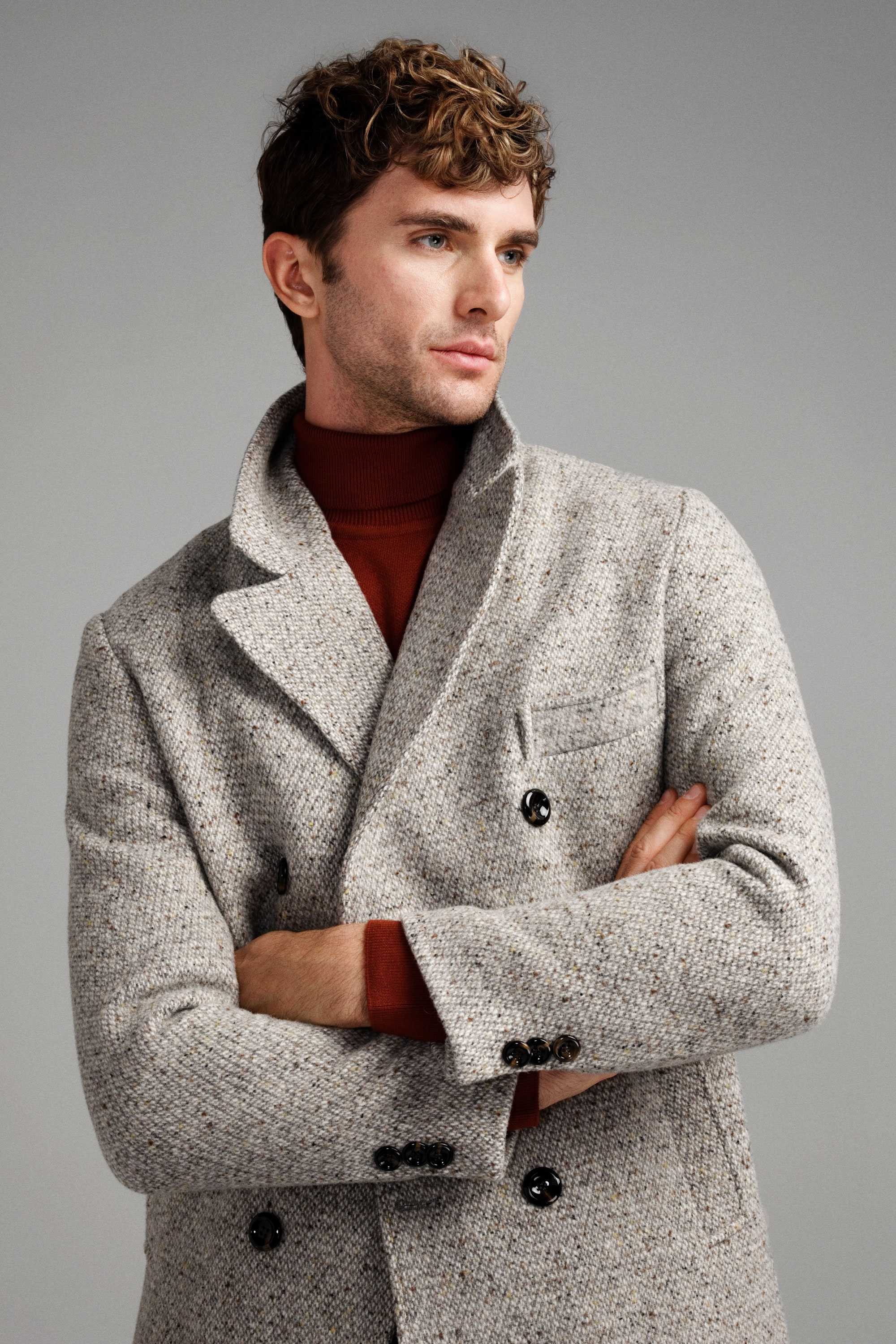 Пальто мужское двубортное светло-серое, буклированное с цветными вкраплениями