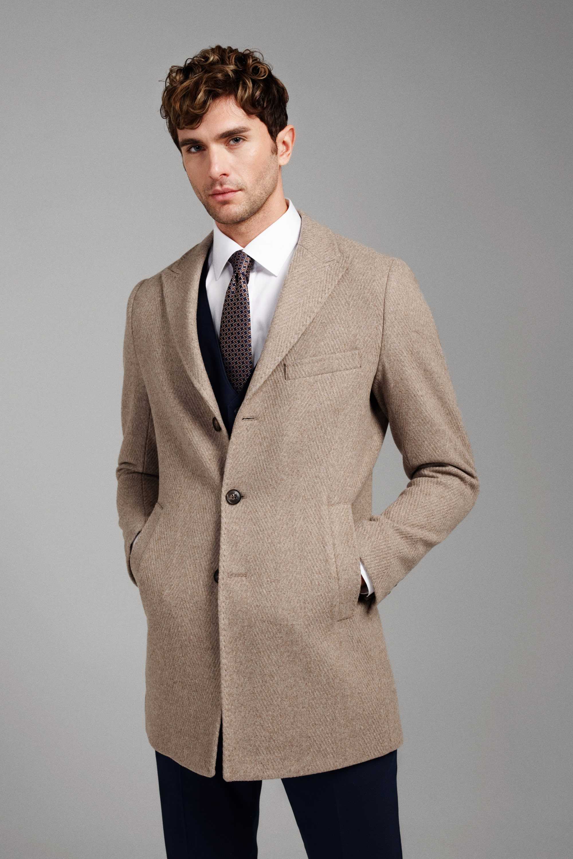 Пальто мужское бежевое в крупную елочку, демисезонное, итальянский лацкан